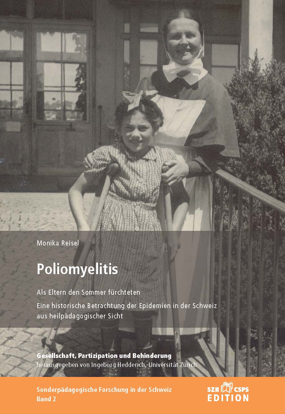  L’image montre la couverture du livre. On y voit une photo historique avec un enfant sur 2 béquilles et une infirmière. 